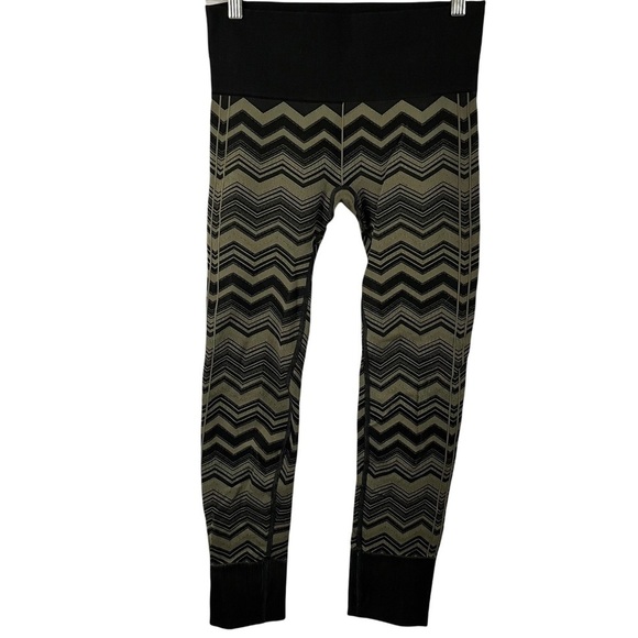 LULULEMON Ebb To Street 26" Leggings in Heathered Fatigue Chevron Green - Picture 7 of 10